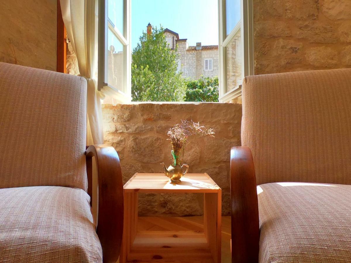 Historic Piazza House & Romantic Hidden Garden Hvar Town Extérieur photo