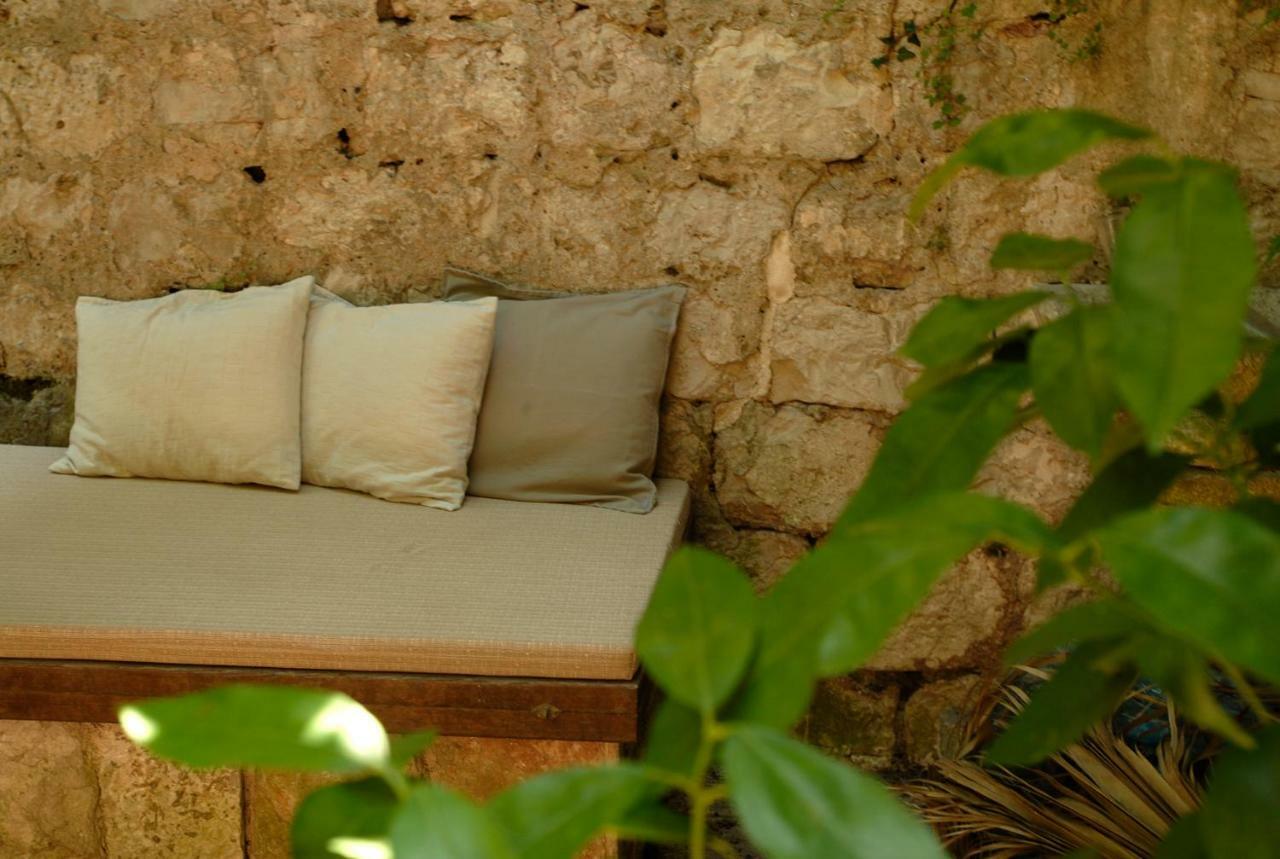 Historic Piazza House & Romantic Hidden Garden Hvar Town Extérieur photo